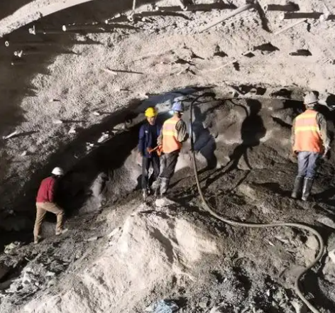 廉江拱顶带模注浆料的施工流程及注意事项